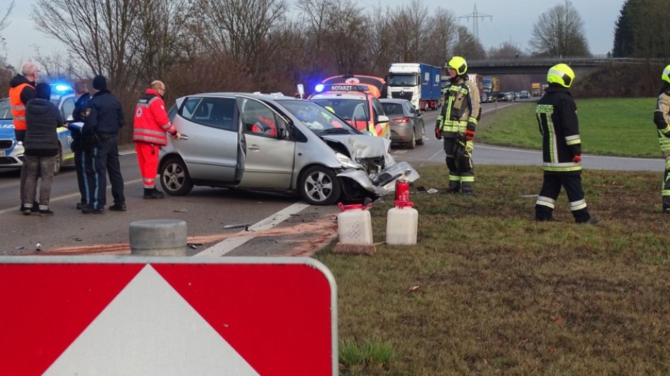 Read more about the article Unfall auf der B 16 bei Rain: Drei Verletzte